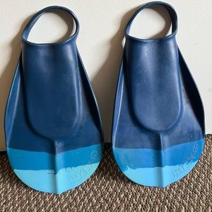 Kicks swimfins original navy blue size Medium 7-8